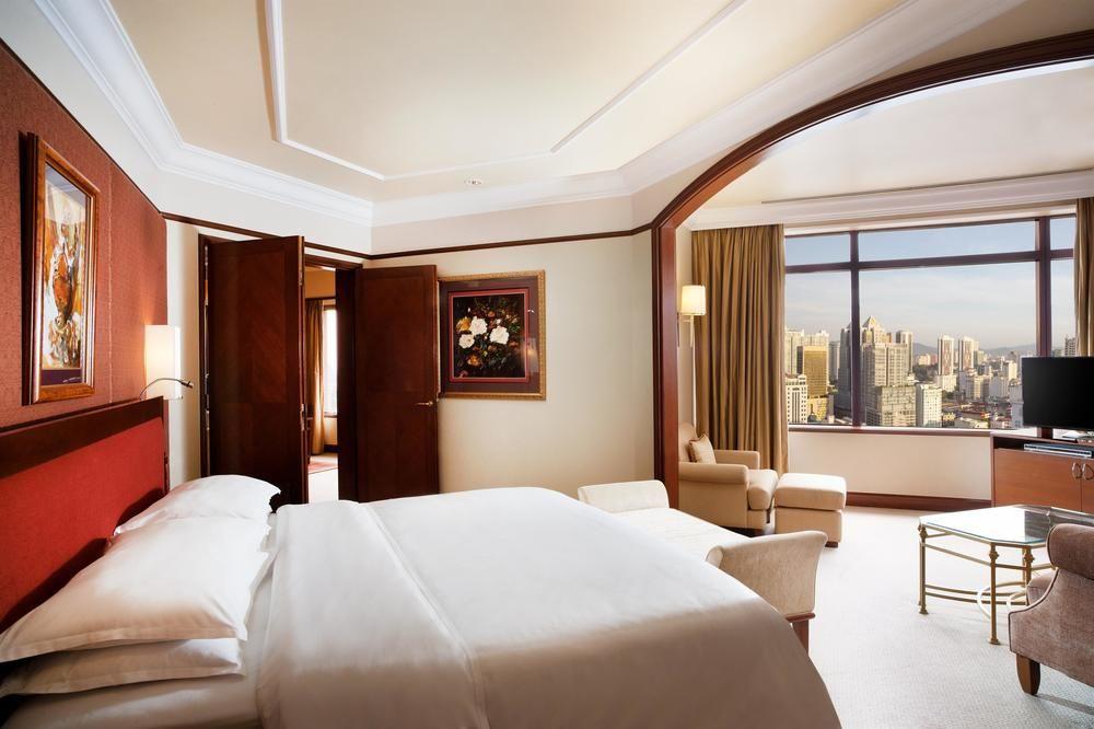 Sheraton Imperial Kuala Lumpur Hotel Exteriér fotografie A suite at the hotel