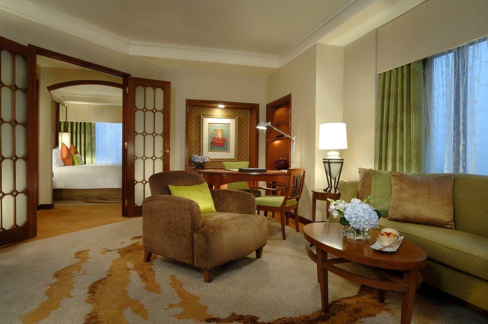 Sheraton Imperial Kuala Lumpur Hotel Exteriér fotografie A suite at the hotel