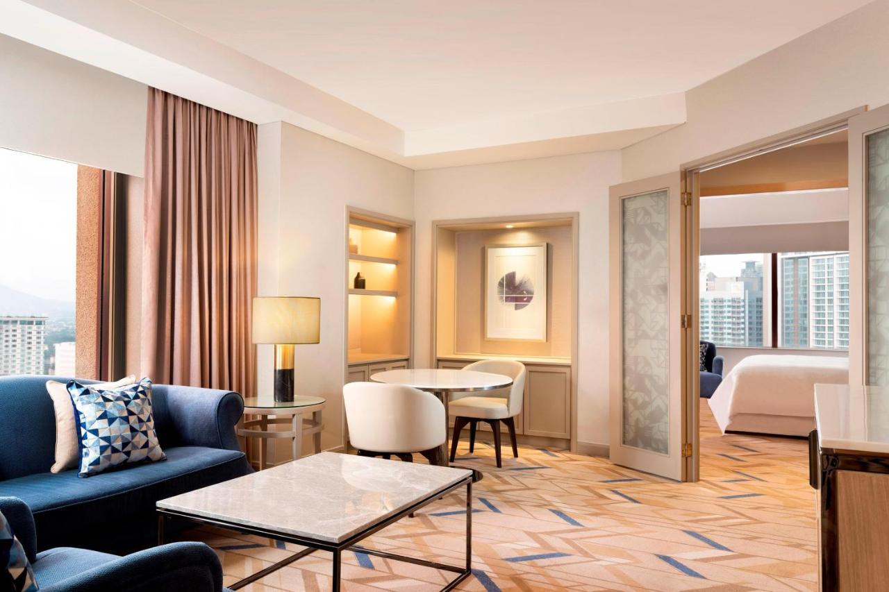 Sheraton Imperial Kuala Lumpur Hotel Exteriér fotografie A suite at the hotel