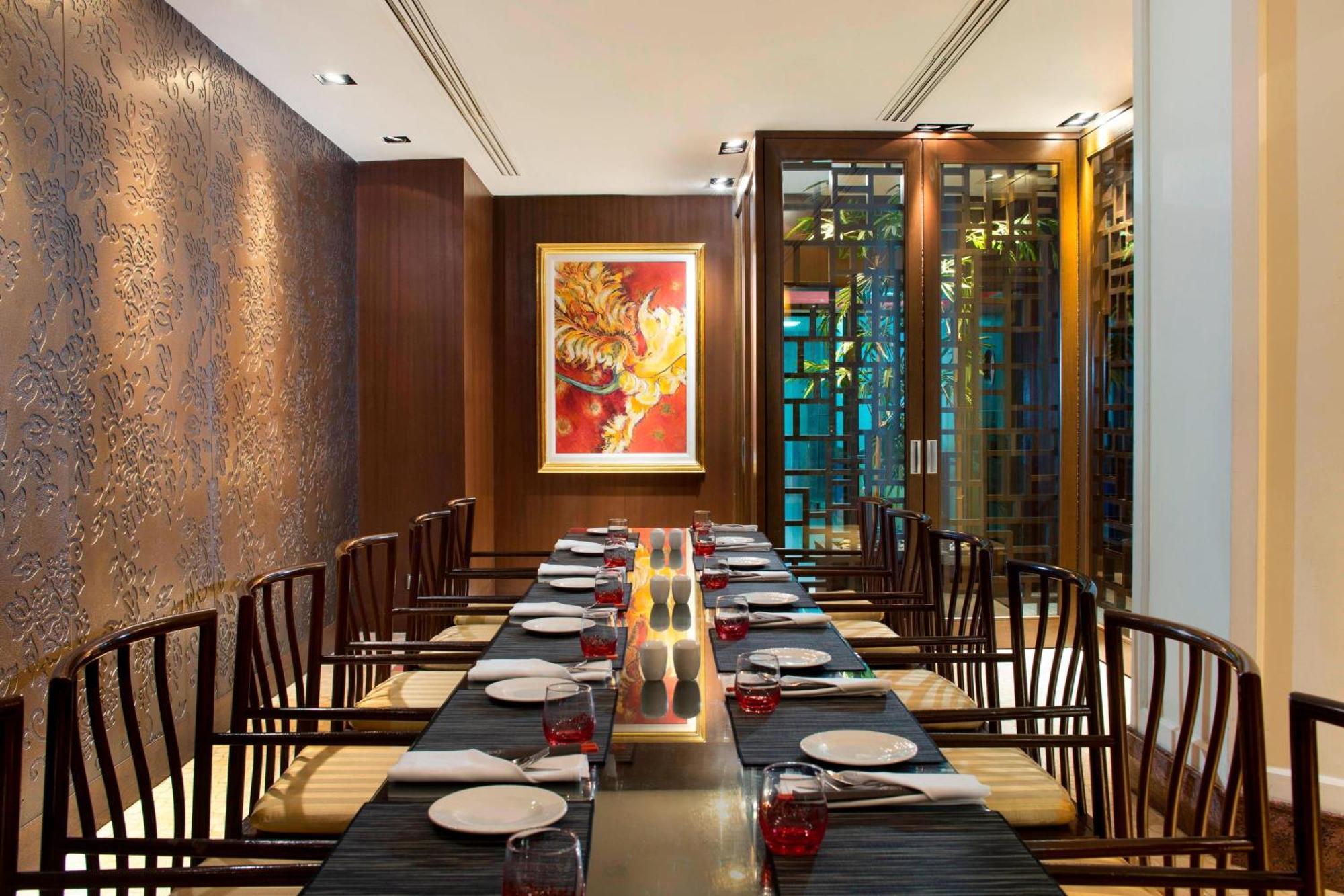 Sheraton Imperial Kuala Lumpur Hotel Exteriér fotografie The interior of the restaurant