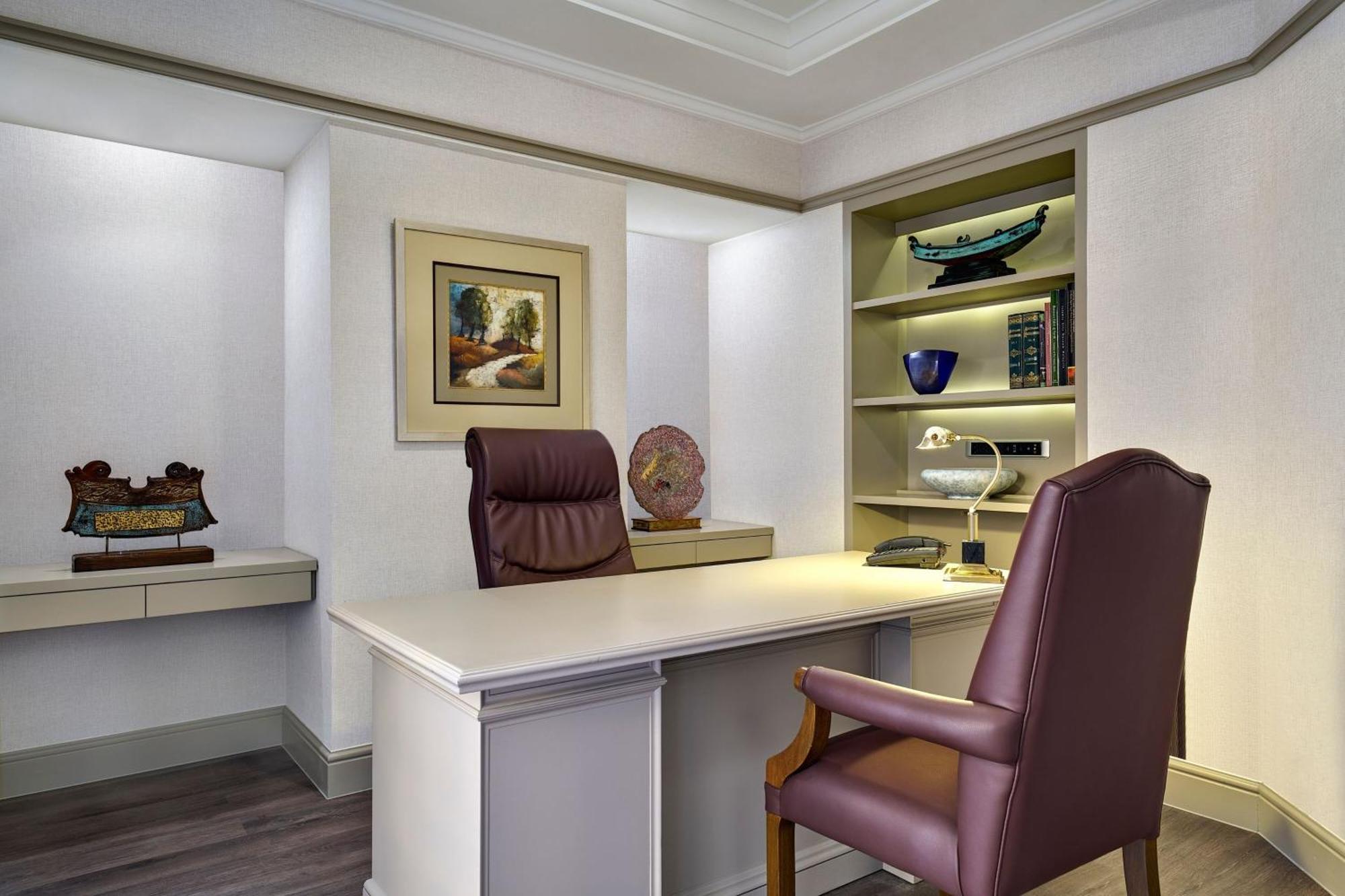 Sheraton Imperial Kuala Lumpur Hotel Exteriér fotografie A typical office at the hospital