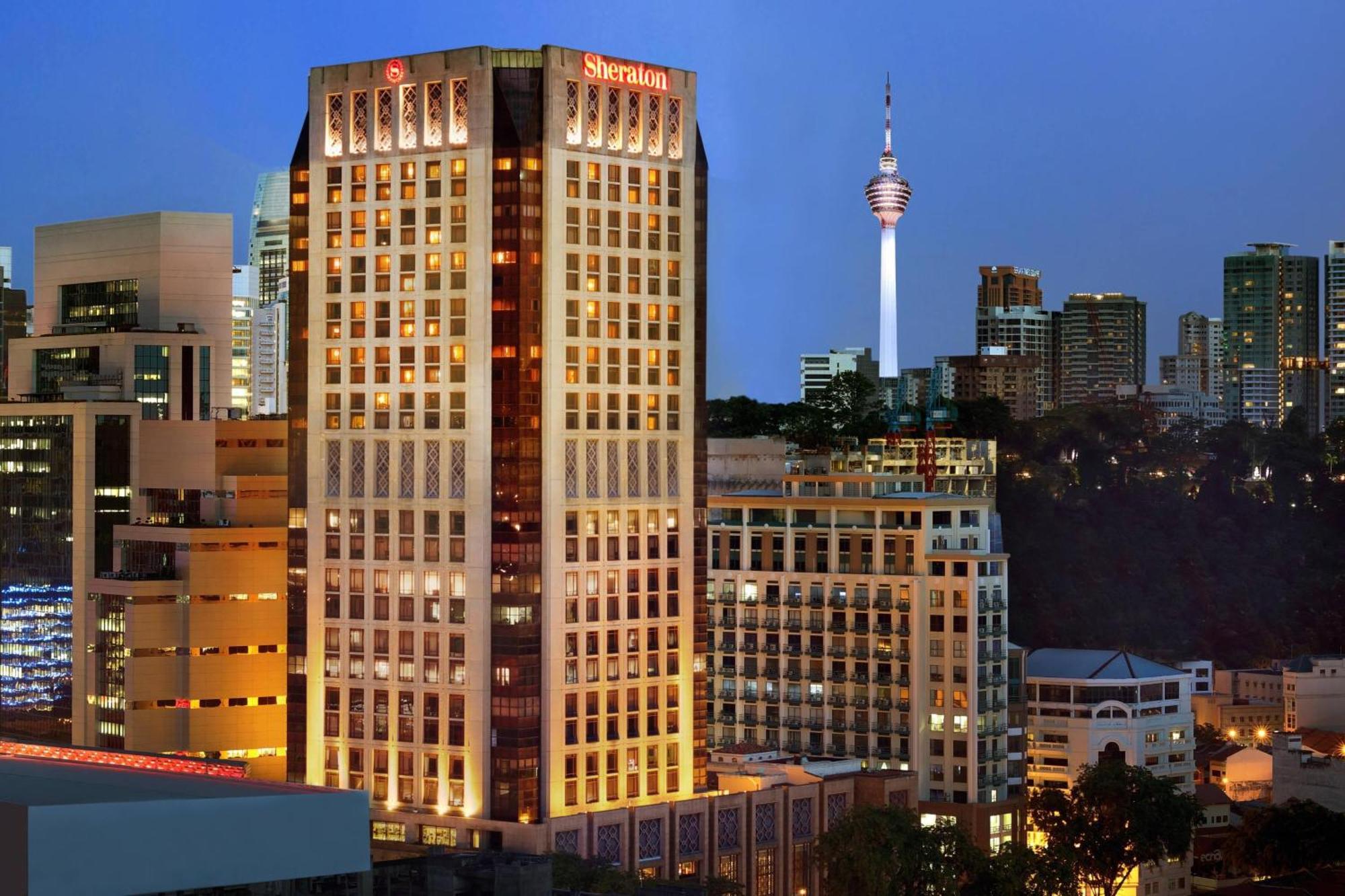 Sheraton Imperial Kuala Lumpur Hotel Exteriér fotografie The hotel at night